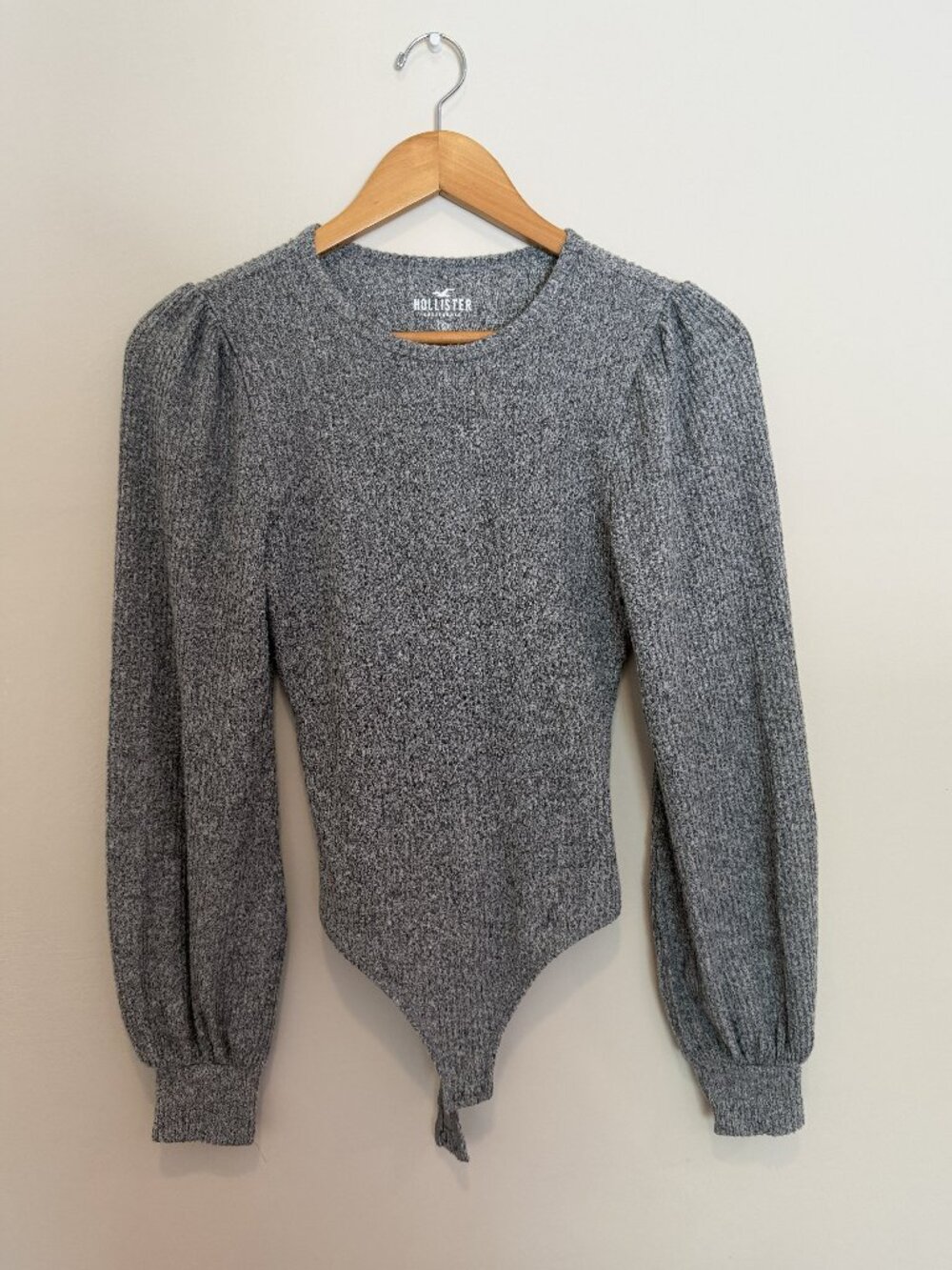 Hollister | Puff Long Sleeve Bodysuit in Heather Grey